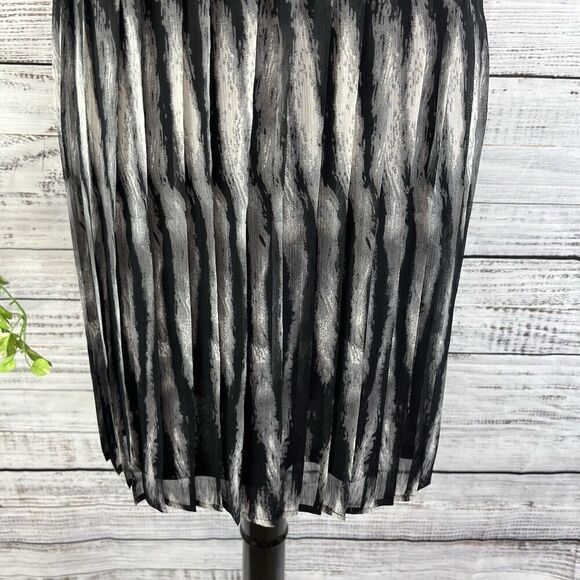 Christopher & Banks Skirt size 14 Petite Black Gray Sheer Pleated Above Knee - Picture 6 of 10